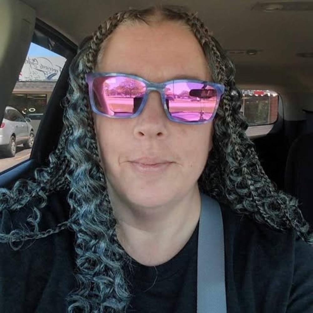 Meet your Posher, Cassandra